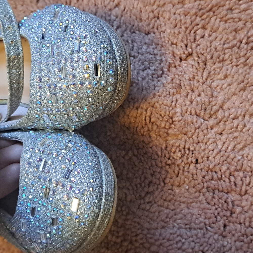 Link Girls Silver Rhinstone Buckle Heels Size 10. - Picture 3 of 5
